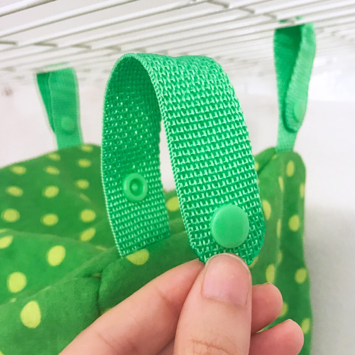 Cozy Cube Lime Polka Dots